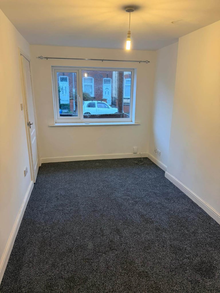 image for ✨ 3-Bedroom Bungalow – £995 pcm Walk to Bury Town Centre