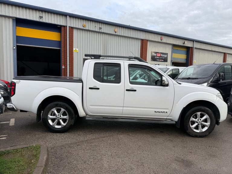 2015 Nissan Navara Double Cab Pick Up Tekna 2.5dCi 190 4WD Auto PICK UP DIESEL Automatic