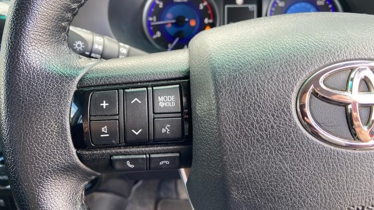 2019 Toyota Hilux 2.4 D-4D Invincible Pickup Double Cab 4dr Diesel Manual 4WD Euro 6 (s/s) (T Pic...