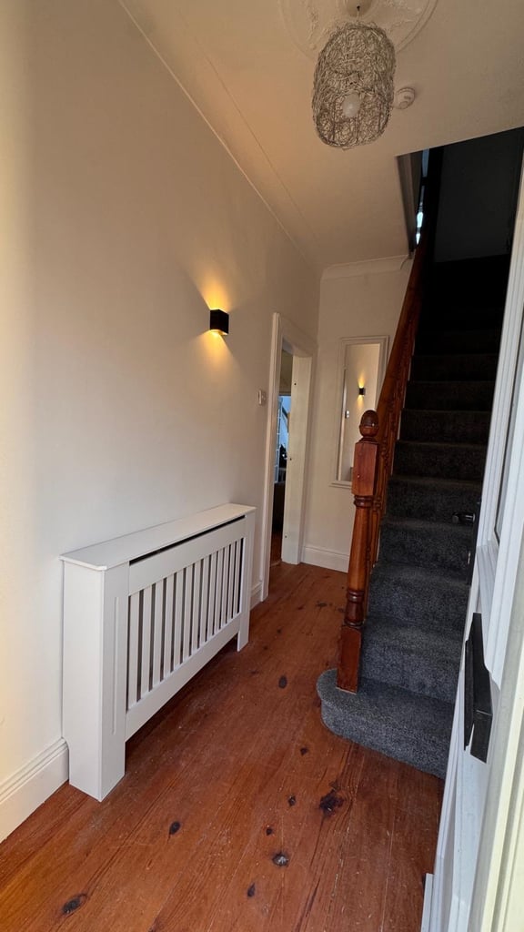 Newly renovated 2-Bedroom terraced home near City Center 