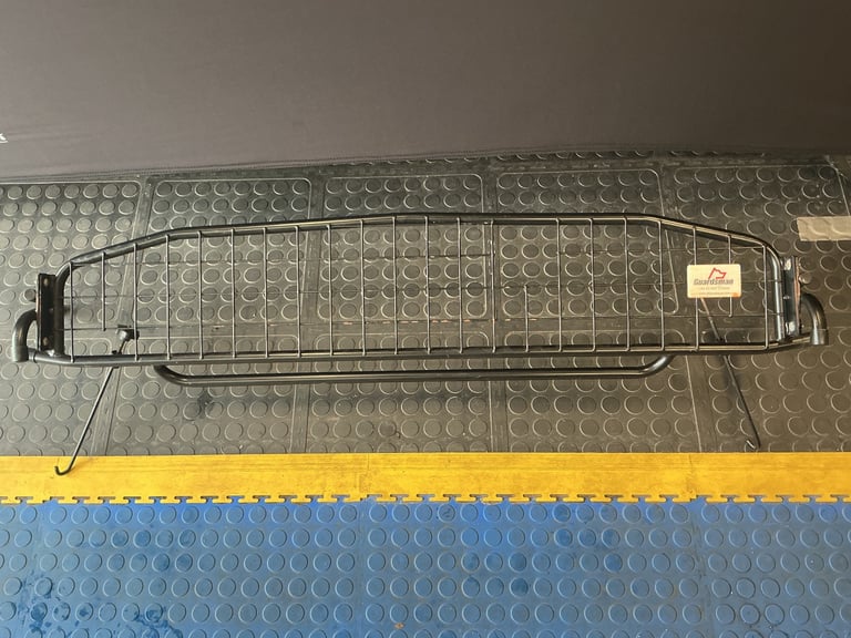 Nissan Qashqai 2007-2013 Dog guard and divider