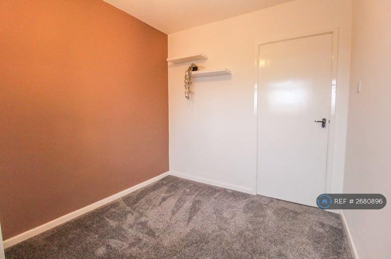 2 bedroom flat in Arundel Court, Nottingham, NG3 (2 bed) (#2680896)