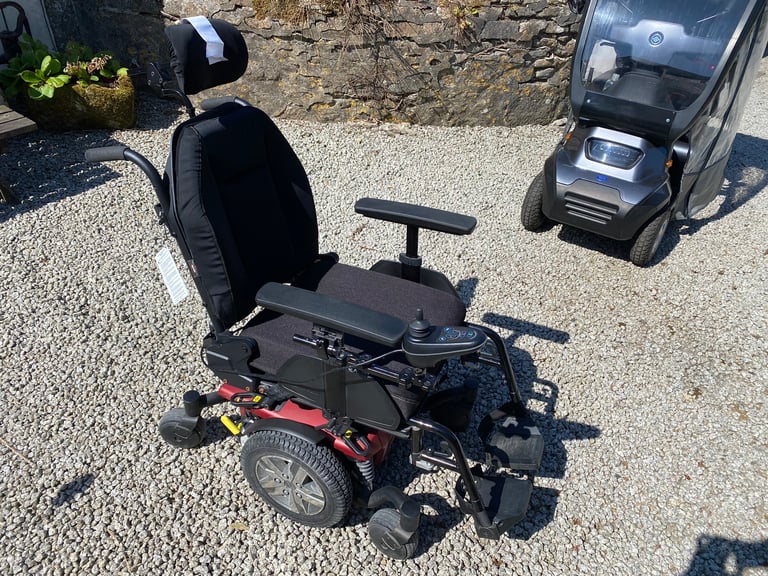 Quantum Q4 - power chair - mobility disabled electric wheelchair 
