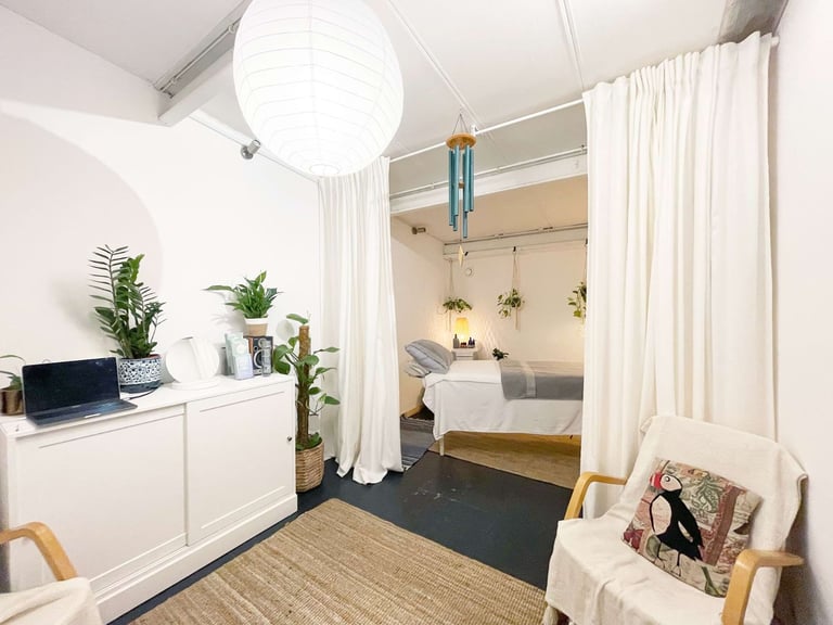 Office | Creative Space | Beauty Room | Workspace | Artist Studio | Desk In Hackney East London E9