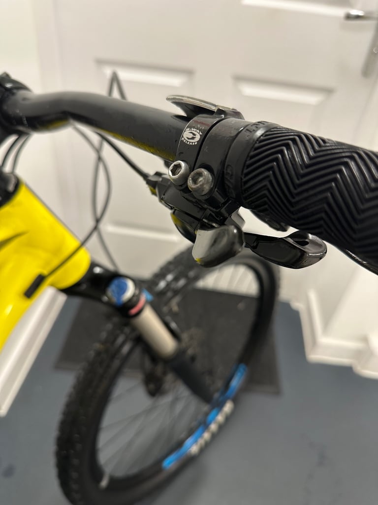 Giant fathom large frame mountain bike 