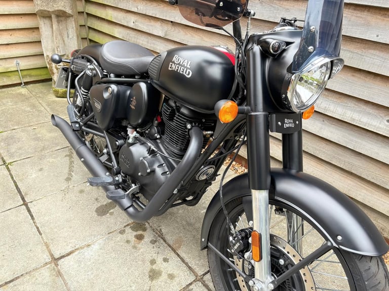 2023 / 23 Royal Enfield CLASSIC 350 £3500 Black 201 miles.