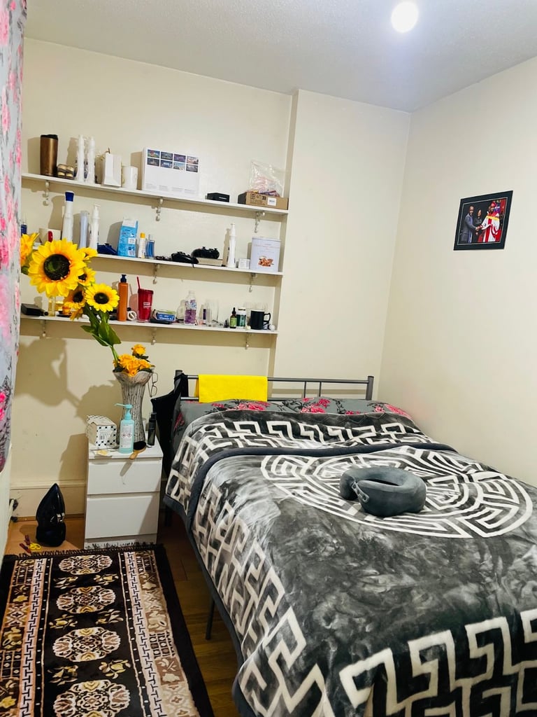 MEDIUM SIZE ROOM TO RENT, SUTTON WAY, NORTH KENSINGTON, W10