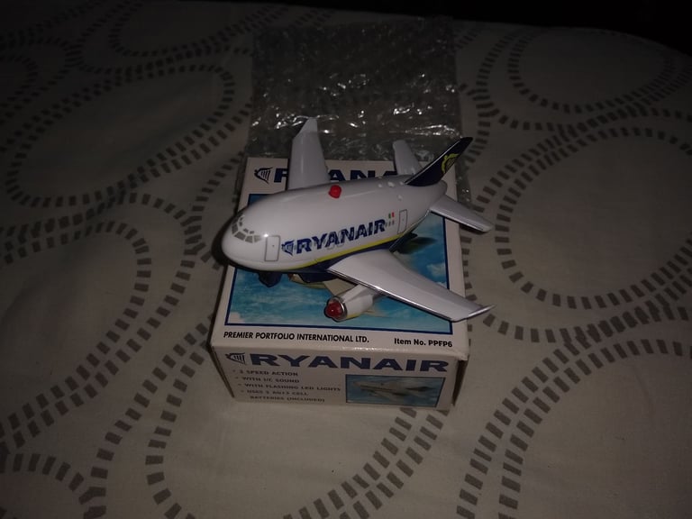 image for Ryanair toy model pull-back plane aircraft airliner with LED lights sounds box