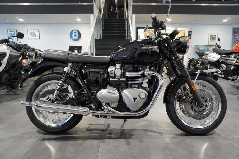 Triumph Bonneville T120, 2025, Jet Black. IN STOCK NOW