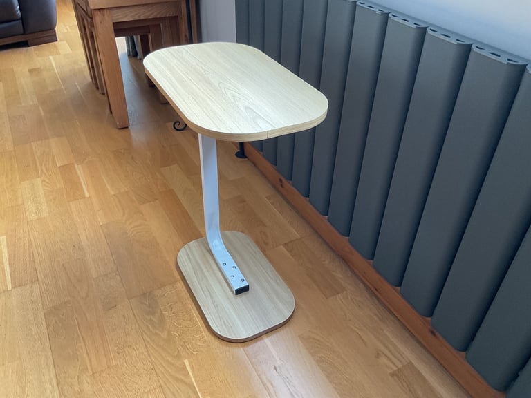 SIDE TABLE. (NEW)