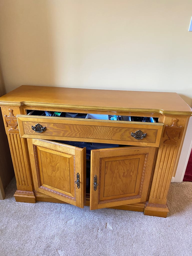 OAK SIDEABORD VGC - DELIVERY AVAILABLE 