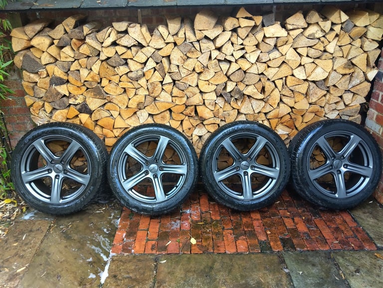 18' Calibre Gunmetal Grey Alloys with Dunlop Winter Sports 255/45r18 winter tyres 