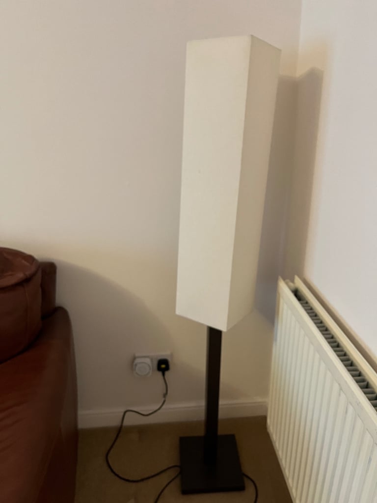 Slim standing lamp
