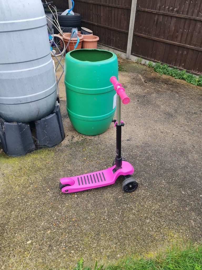 image for Kids 3 wheel pink scooter