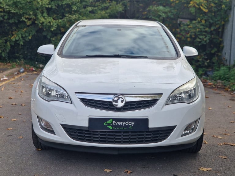 2011 Vauxhall Astra 1.4i 16V Excite 5dr **Spare Or Repair** HATCHBACK Petrol Manual