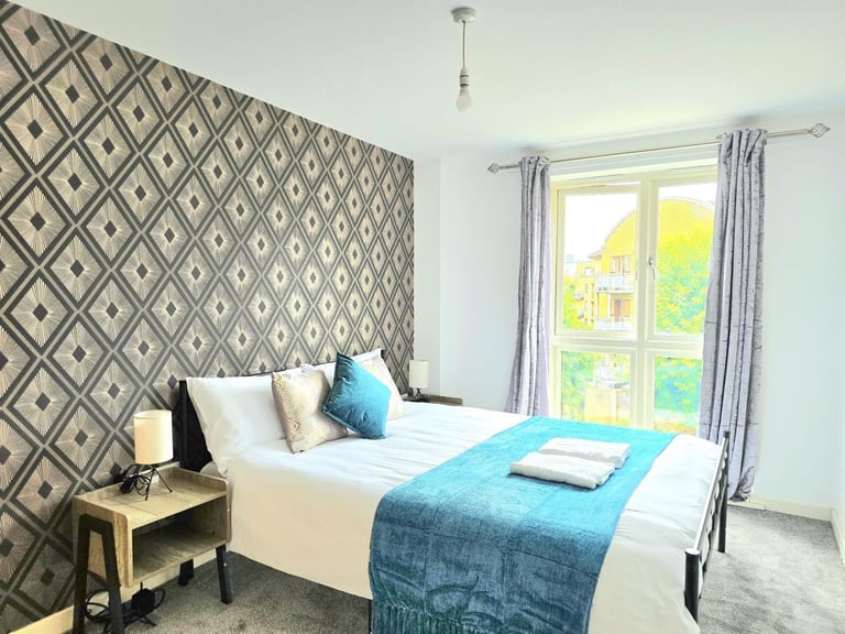 2 bed flat near Bow station 