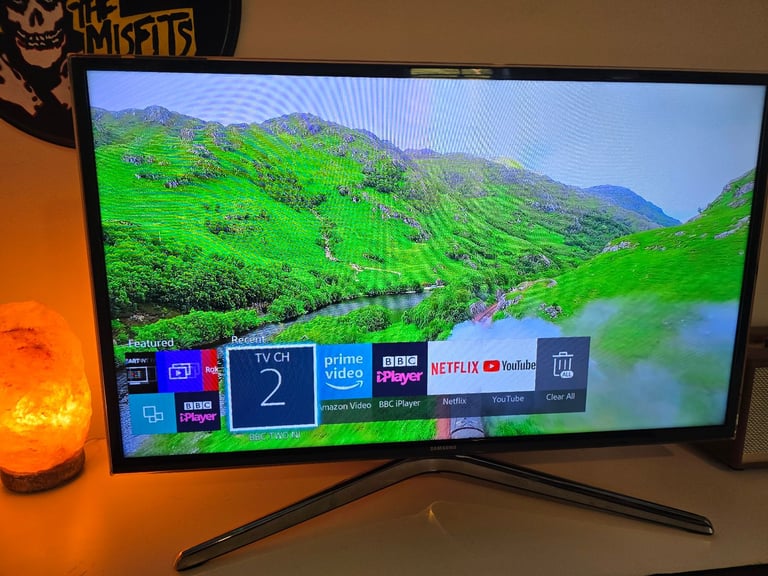 Samsung 32" LCD Smart TV 
