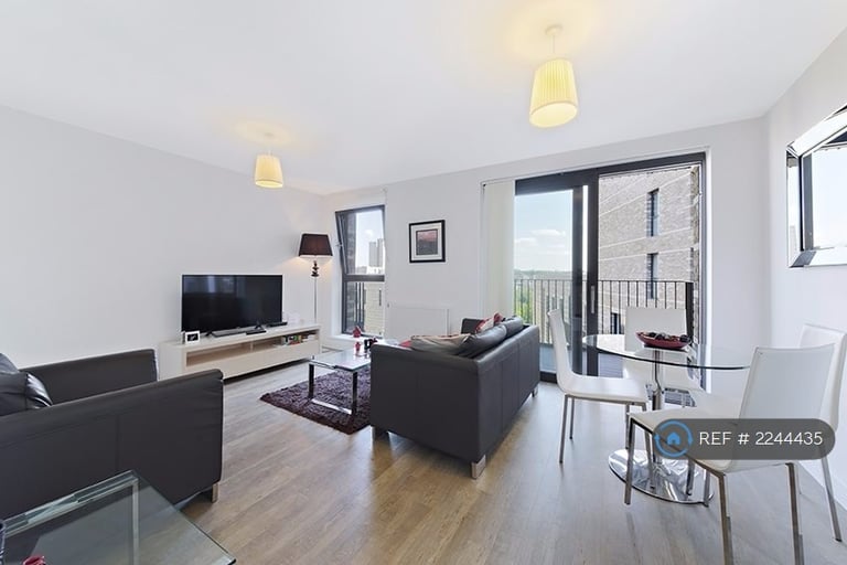 1 bedroom flat in Bramwell Way, London, E16 (1 bed) (#2244435)