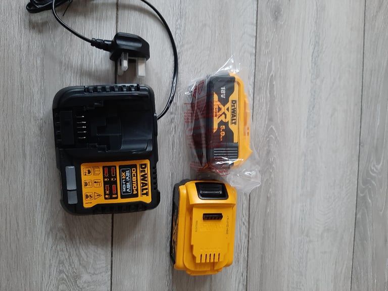 Dewalt 18v 5ah battery x 2 plus charger 