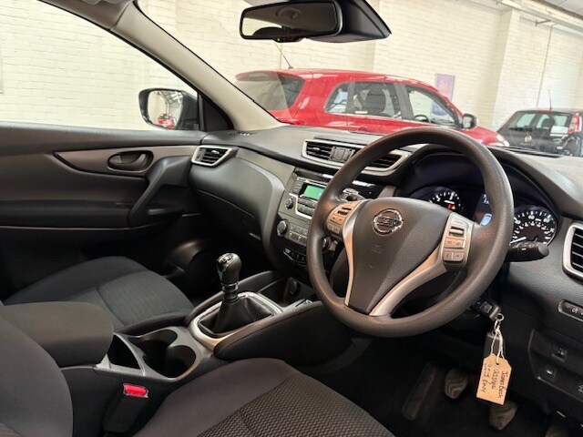 2015 Nissan Qashqai 1.5 dCi Visia [Smart Vision Pack] 5dr HATCHBACK Diesel Manual
