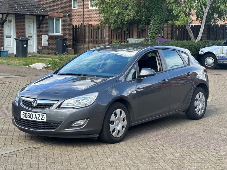 2011 Vauxhall Astra Automatic 1.6L Petrol 64,000 Miles Full Vauxhall Service History 1YR MOT 1 OWNER