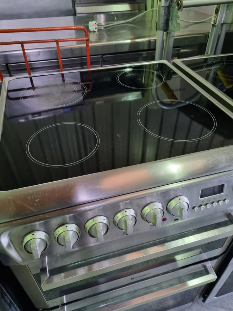 Hotpoint 60cm freestanding electric cooker & free delivery warranty