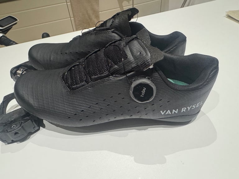 Van Rysel RCR Carbon Road Cycling Shoes + Look Clip-In Pedals