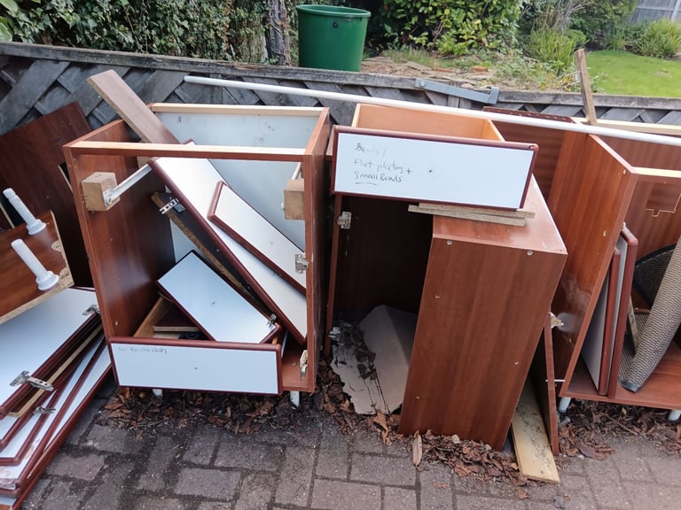 Free kitchen units 
