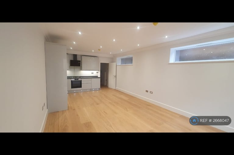 3 bedroom flat in Chatsworth Road, London, NW2 (3 bed) (#2668047)