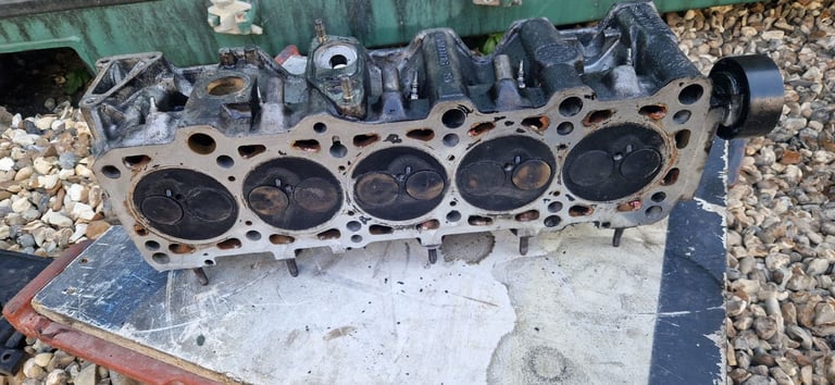 VW Volvo 2.5 Diesel Engine Cylinder Head And Valves ACV 0741033736