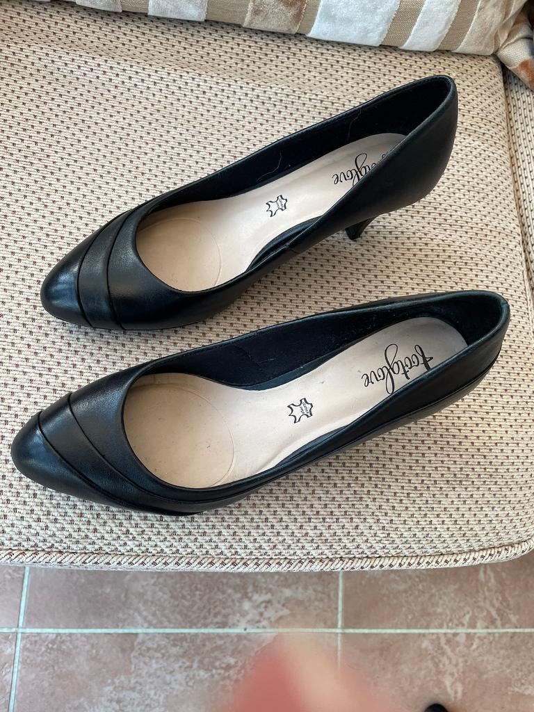 Ladies size -5 Footglove leather court shoes | in Bradwell, Norfolk |  Gumtree
