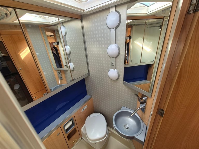 Burstner Levanto A576, 2008, Manual, 6 berth, 4 belts, bunk beds, air suspension