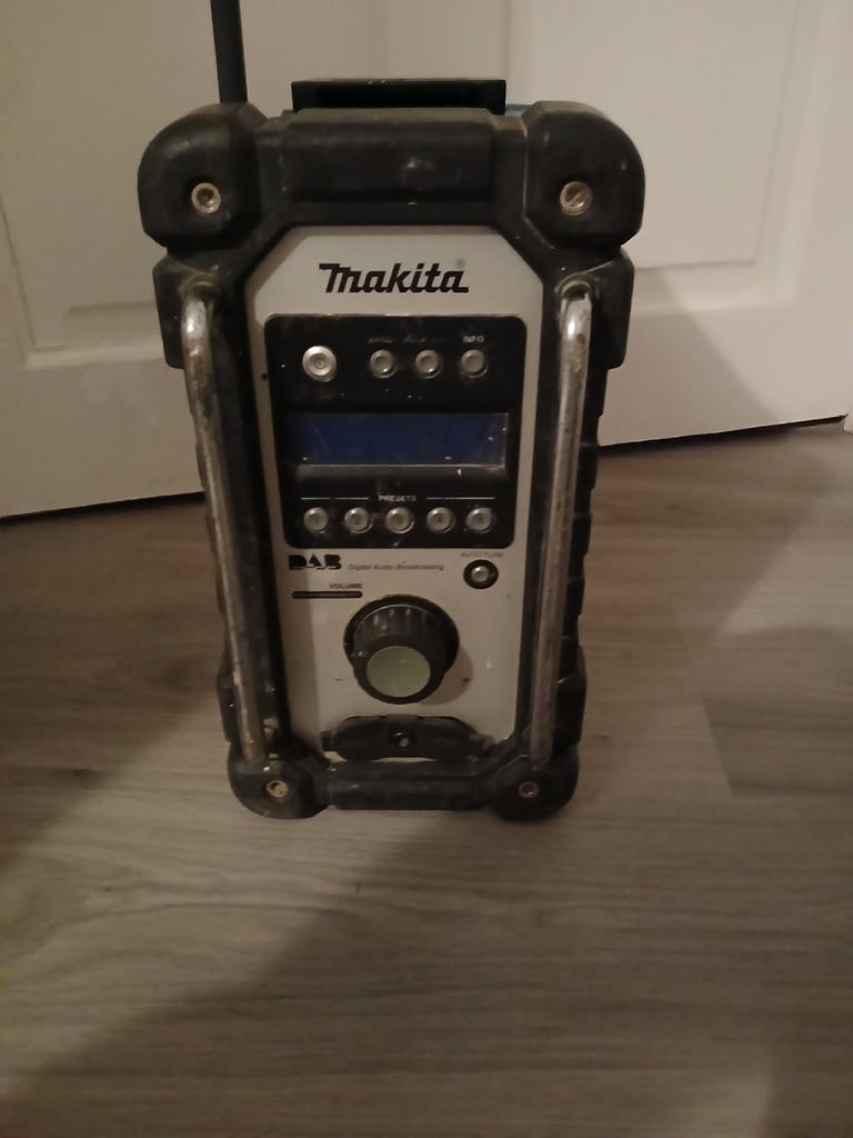 Makita dab site radio