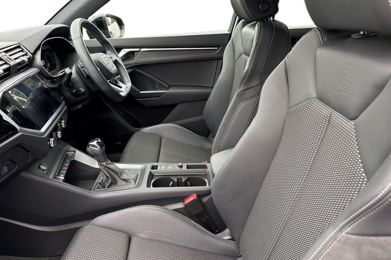 2022 Audi Q3 Black Edition 40 TFSI quattro 190 PS S tronic SUV PETROL Automatic