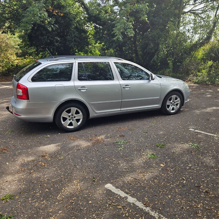 Skoda, OCTAVIA, Estate, 2011, Manual, 1598 (cc), 5 doors