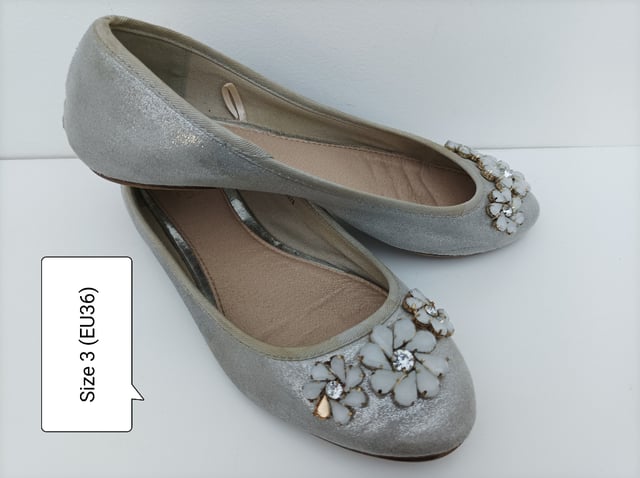 Size 3 EU36 silver ballet flats with jewel accents in