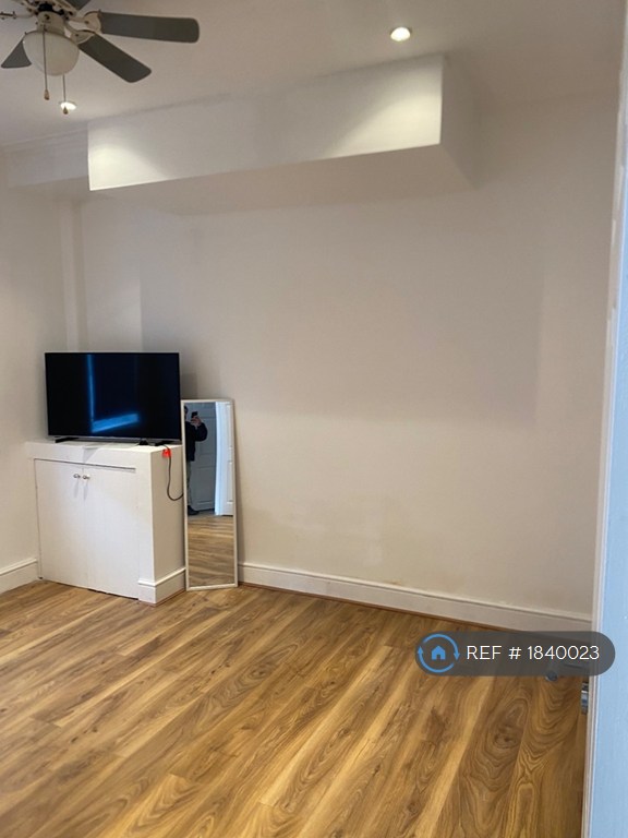 2 bedroom house in Hovis Street, Manchester, M11 (2 bed) (#1840023)