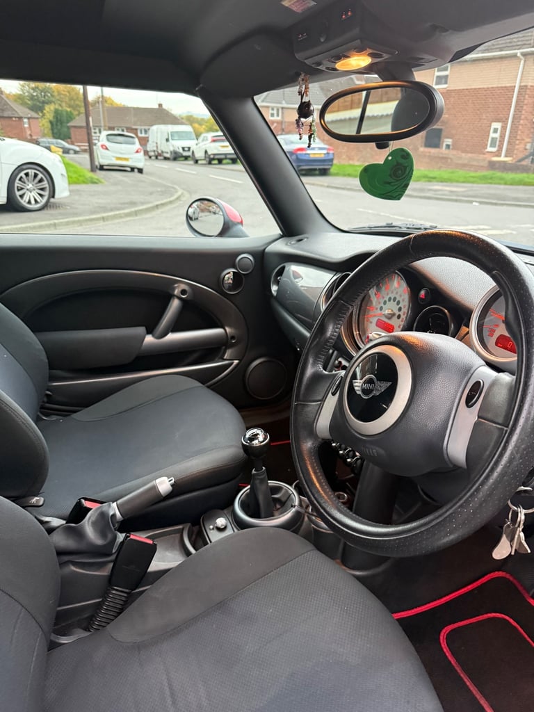 Mini, CONVERTIBLE, Convertible, 2006, Manual, 1598 (cc), 2 doors