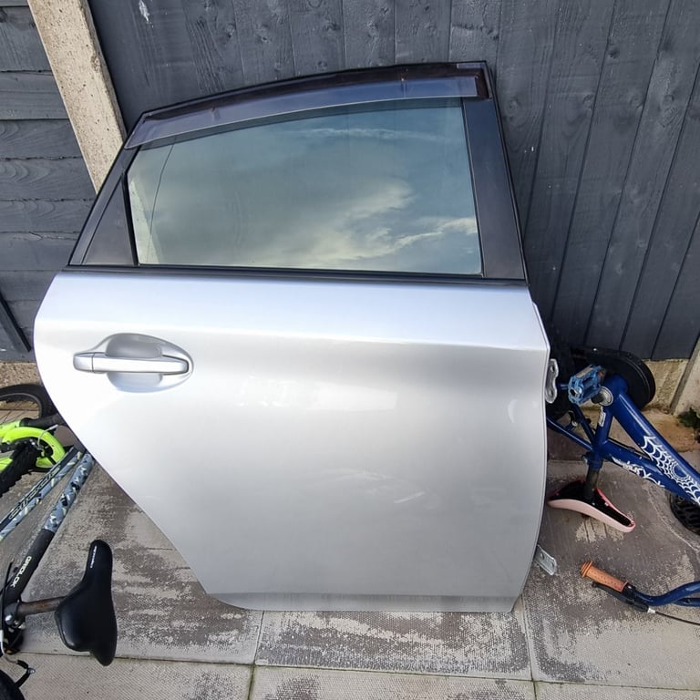 Toyota prius rear door 2009/2015