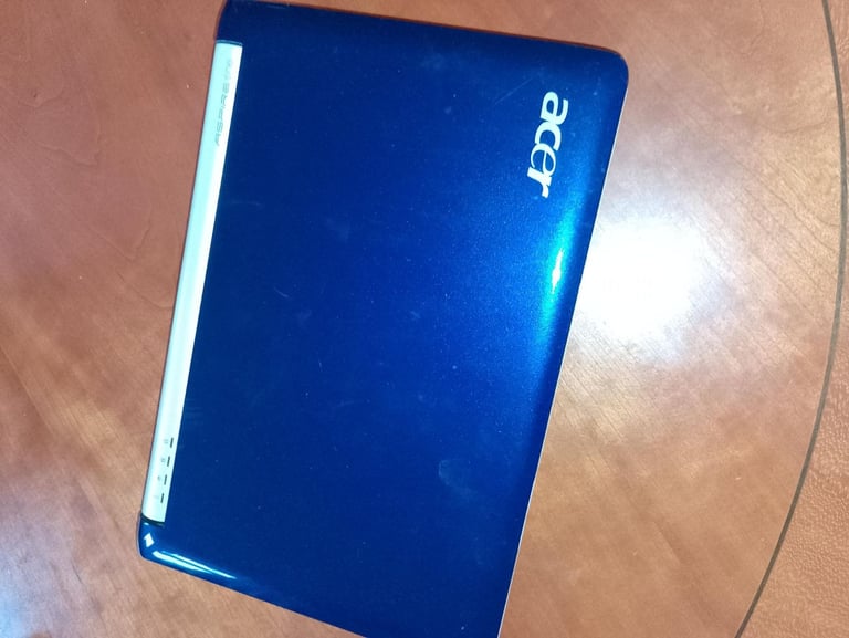 Acer Aspire one ZG5 AOA 1011 AW Not working and no charger Laptop