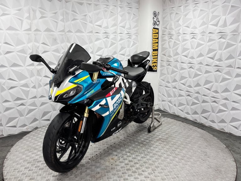 2022 CFMOTO 300SR | *WARRANTY PROVIDED*