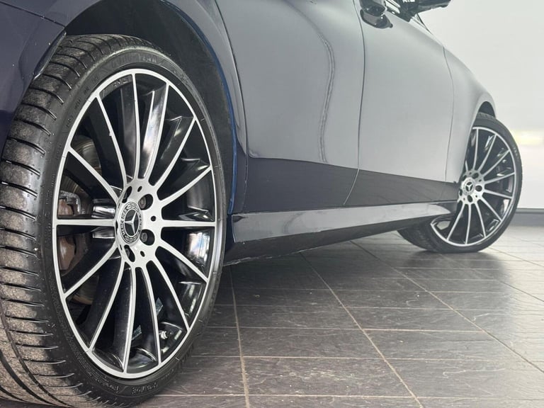 MERCEDES-BENZ E CLASS 2.0 E300d AMG Line Night Edition (Premium Plus) G-Tronic+