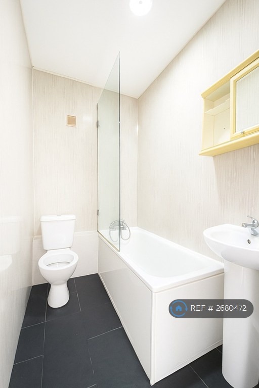 3 bedroom flat in Church Road, London, E10 (3 bed) (#2680472)