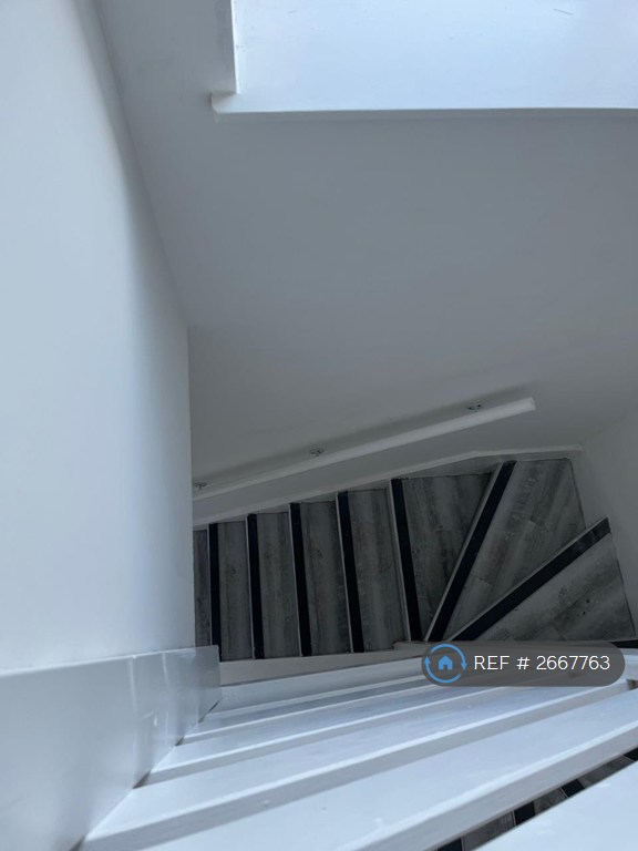 2 bedroom flat in Studley, B807hj, B80 (2 bed) (#2667763)