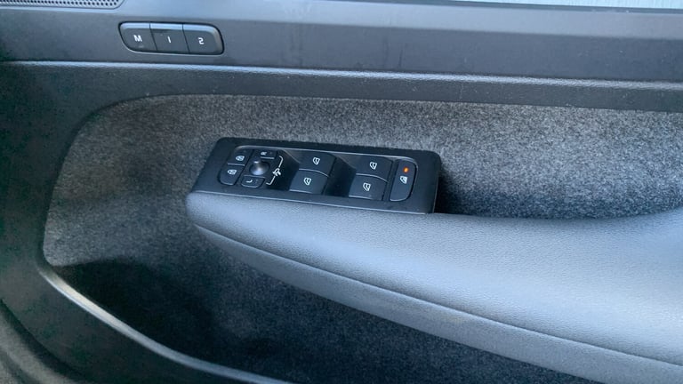 2022 Volvo XC40 1.5h T5 Recharge 10.7kWh Ultimate Bright SUV 5dr Petrol Plug-in Hybrid Auto SUV H...