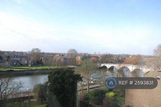 3 bedroom flat in Petersham Road, Richmond, Surrey, TW10 (3 bed) (#2593831)