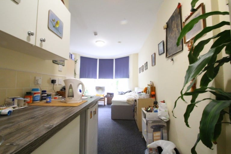 Chain Free! Hane Estate Agents offer a Freehold 1st and 2nd floor 4 room bedsit HMO investment. 