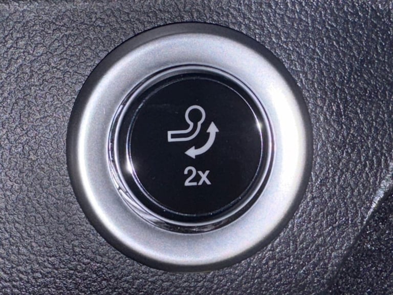 2022 Ford Kuga 2.5 Duratec 14.4kWh Vignale SUV 5dr Petrol Plug-in Hybrid CVT Euro 6 (s/s)  HATCHB...