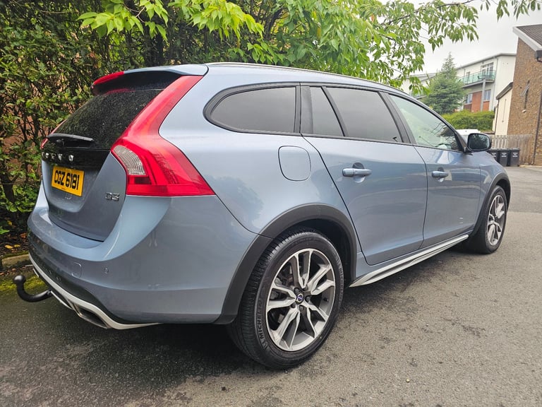 VOLVO V60 CROSS COUNTRY 1 OWNER LUX NAV FVSH LIKE 4WD 4X4 ALL ROAD ESTATE V70 V40