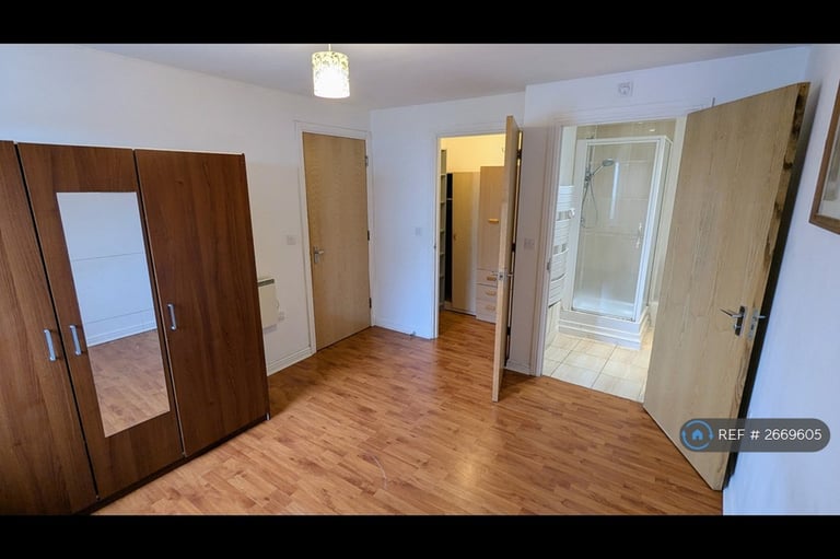 2 bedroom flat in Berberis House, Feltham, TW13 (2 bed) (#2669605)